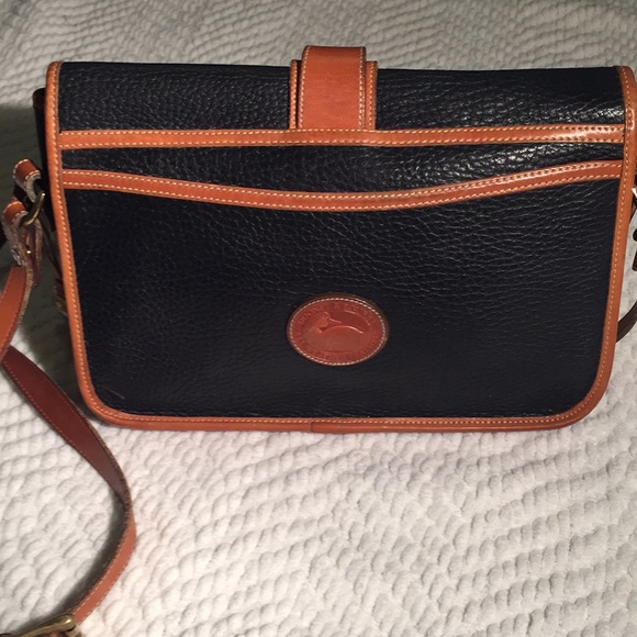 Dooney and Bourke small bag - Picture 2 of 5